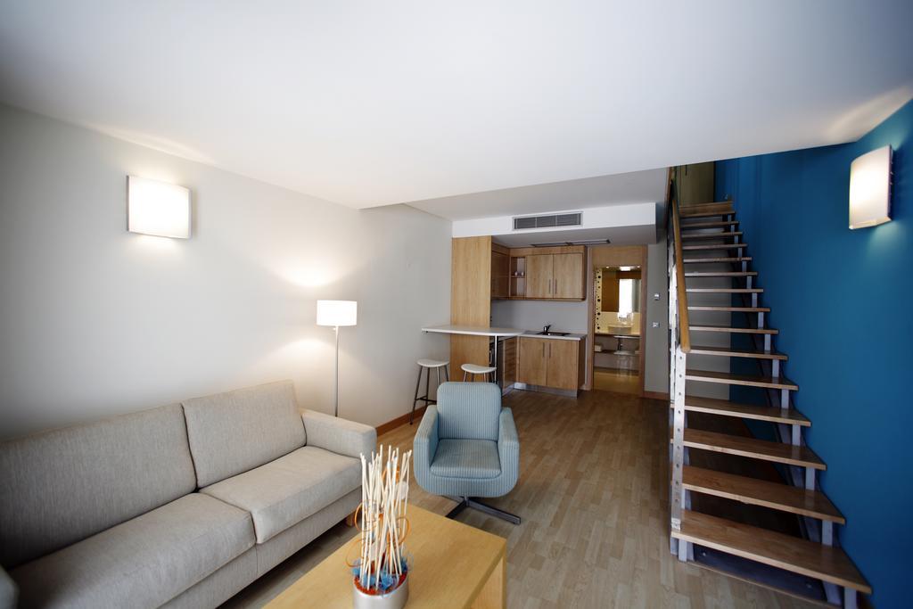 Quarto Familiar (2 Adultos + 2 Crianças)